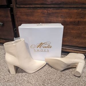 Isabel pointed toe bootie